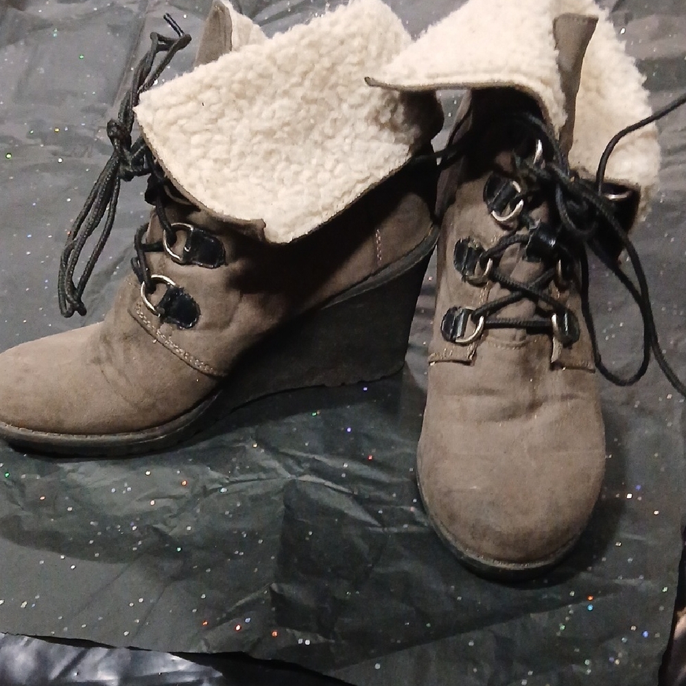 Route 66 Wedge Heeled Vegan Leather Ankle Boots W/Faux Fur Size 8